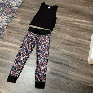 Joy Lab multicolored leggings (m) and black Joy Lab tee (xs).
